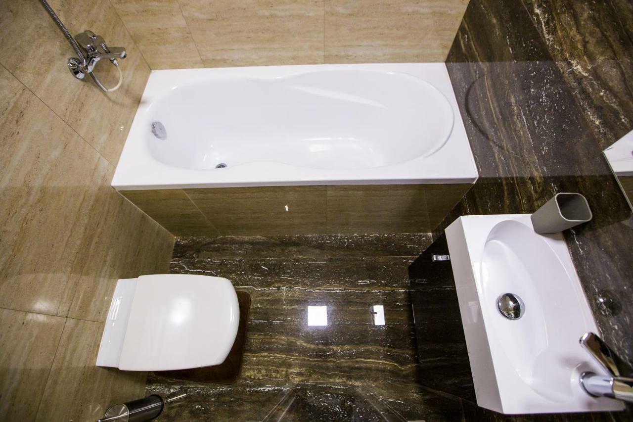 Дизайнерська Віп Квартира По Вулиці Куліша 14 Lviv Kültér fotó