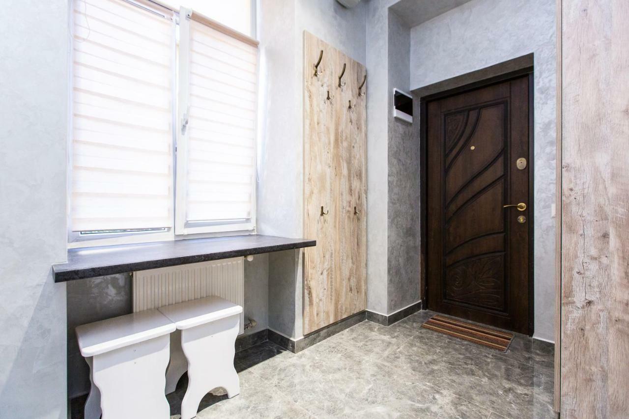 Дизайнерська Віп Квартира По Вулиці Куліша 14 Lviv Kültér fotó