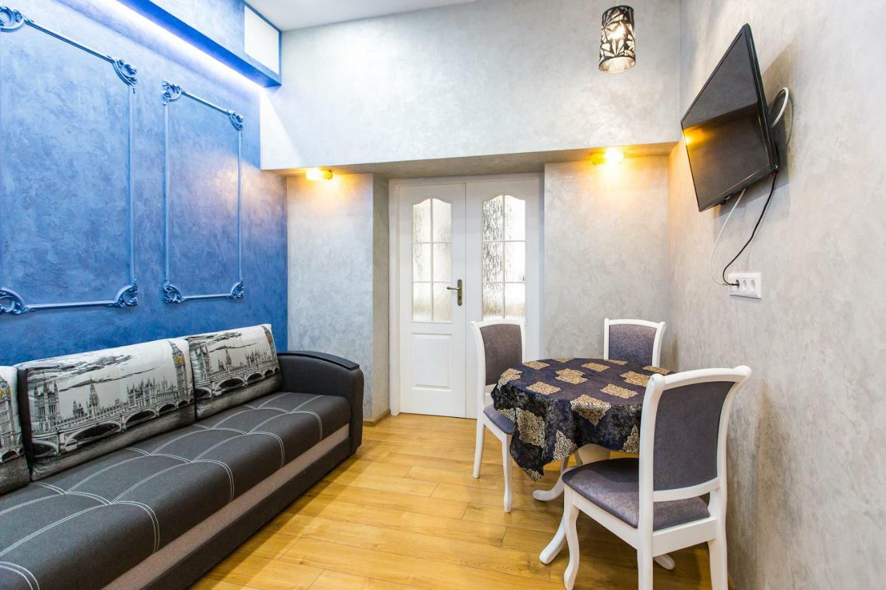 Дизайнерська Віп Квартира По Вулиці Куліша 14 Lviv Kültér fotó